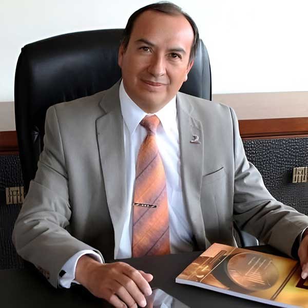 Dr. Janio Jadán